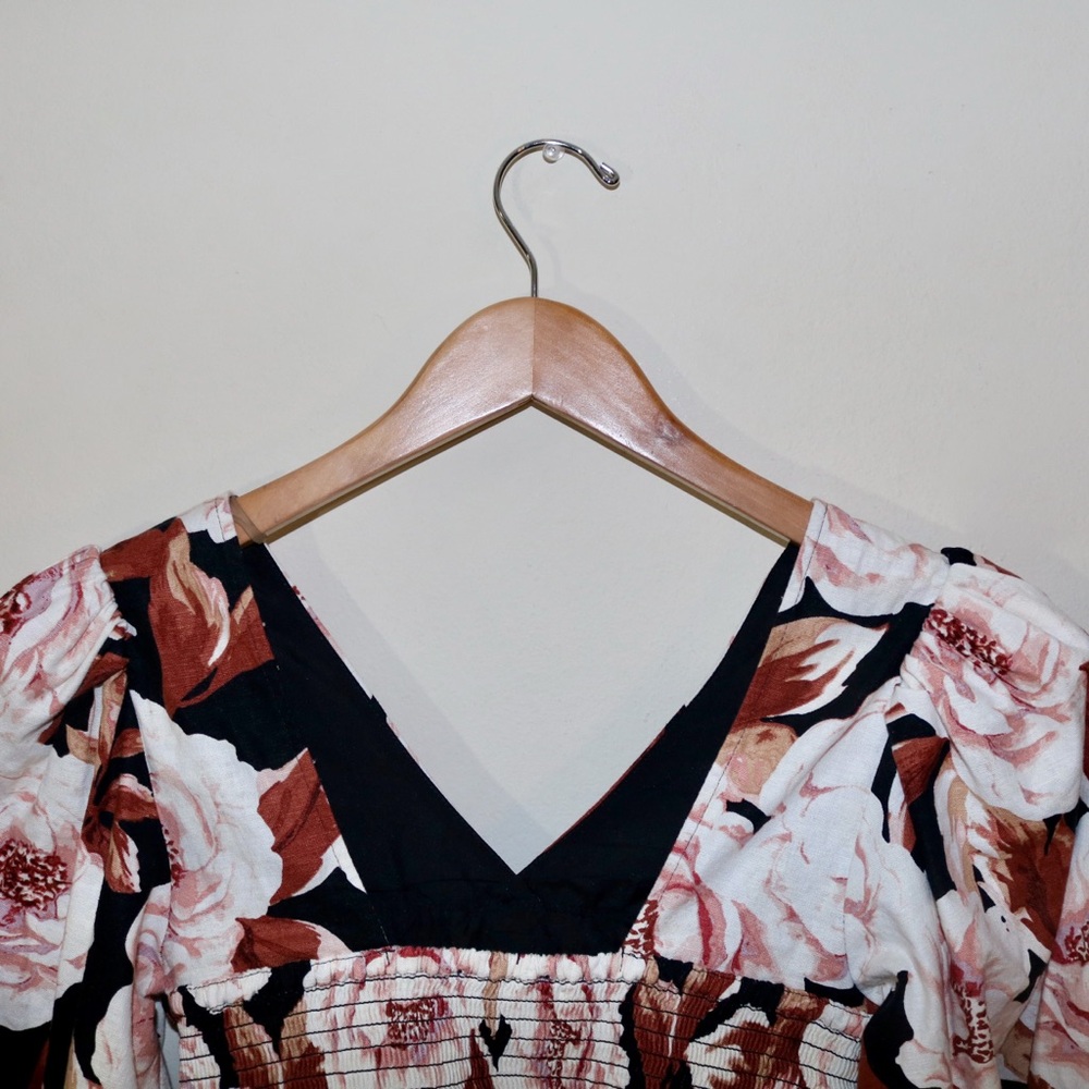 Express Floral Print Linen-Blend Ruched Cropped Top - Picture 7 of 13